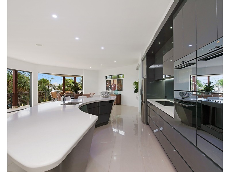 2 Mackay Street, Dicky Beach QLD 4551