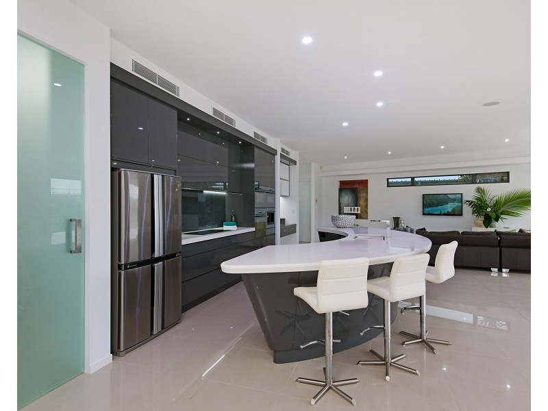 2 Mackay Street, Dicky Beach QLD 4551