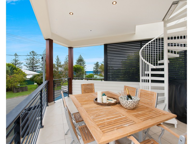 2 Mackay Street, Dicky Beach QLD 4551