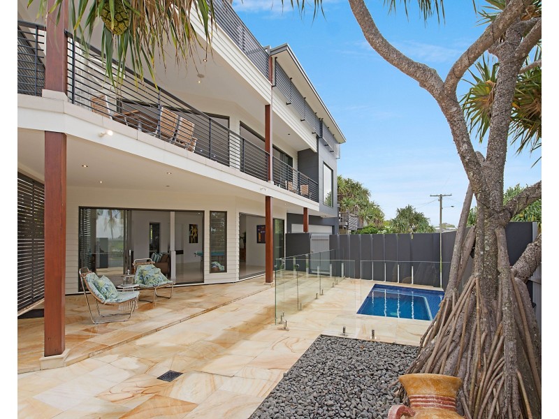 2 Mackay Street, Dicky Beach QLD 4551