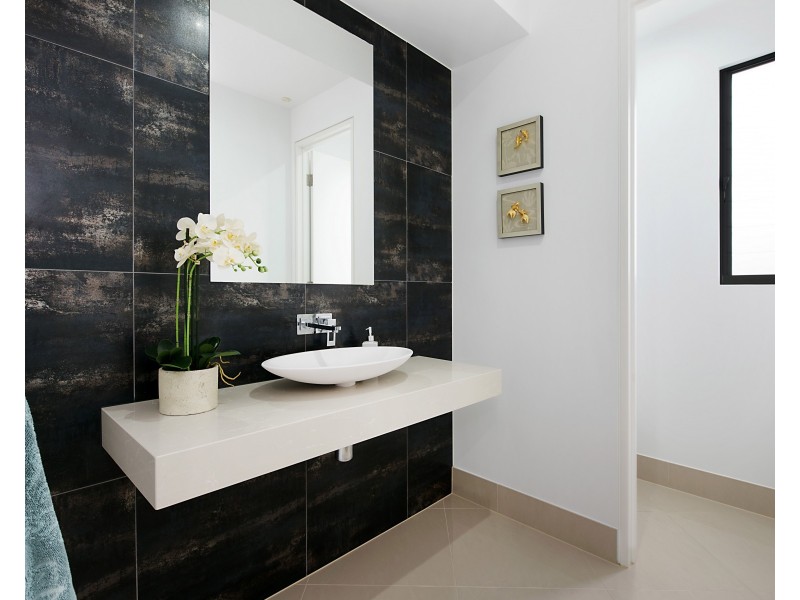 2 Mackay Street, Dicky Beach QLD 4551