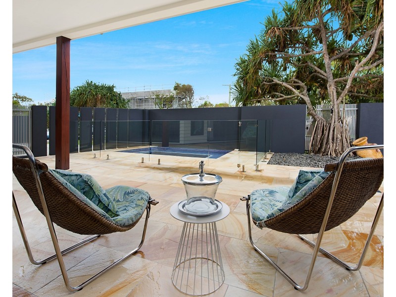 2 Mackay Street, Dicky Beach QLD 4551