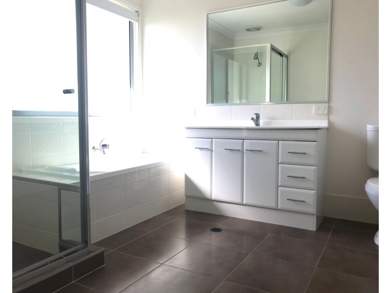 13 Middle Park Street, Little Mountain QLD 4551