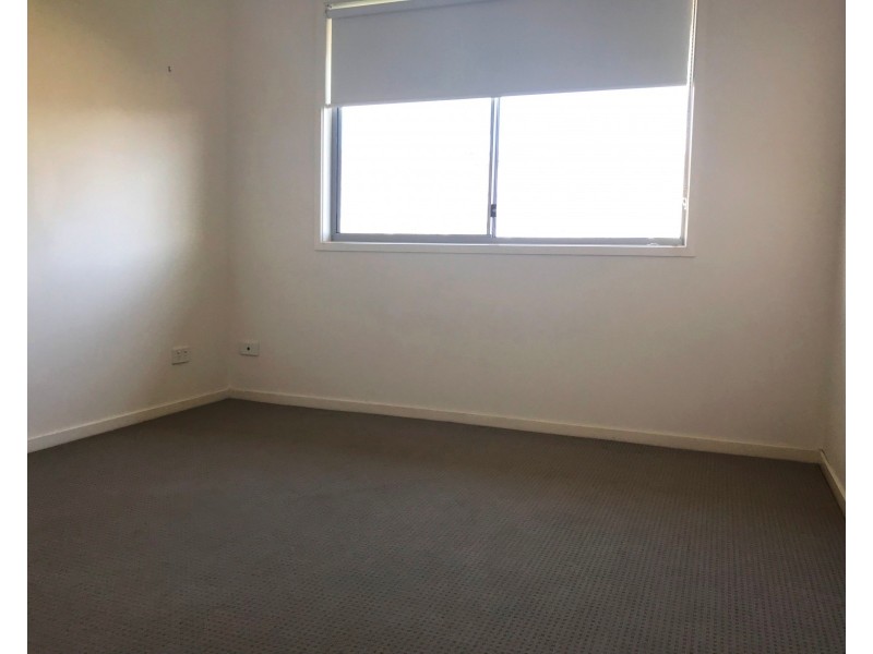 13 Middle Park Street, Little Mountain QLD 4551