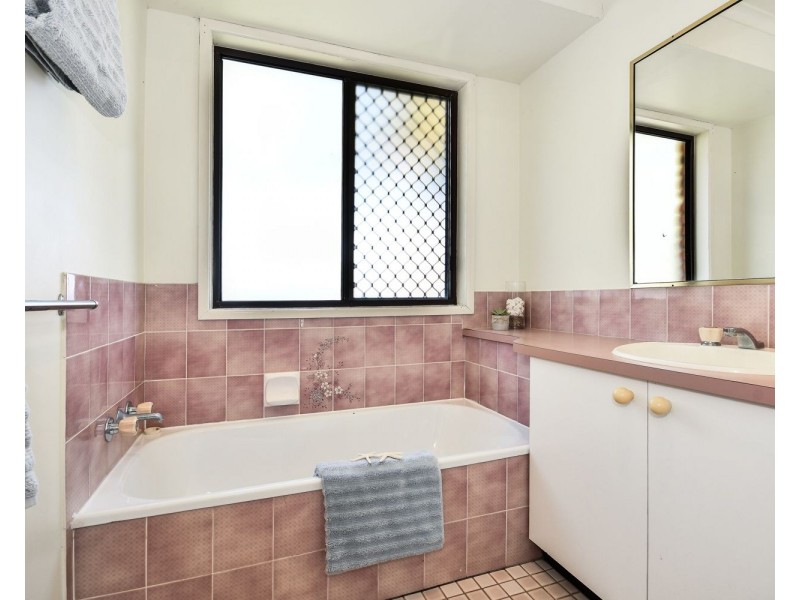 46 Enfield Crescent, Battery Hill QLD 4551