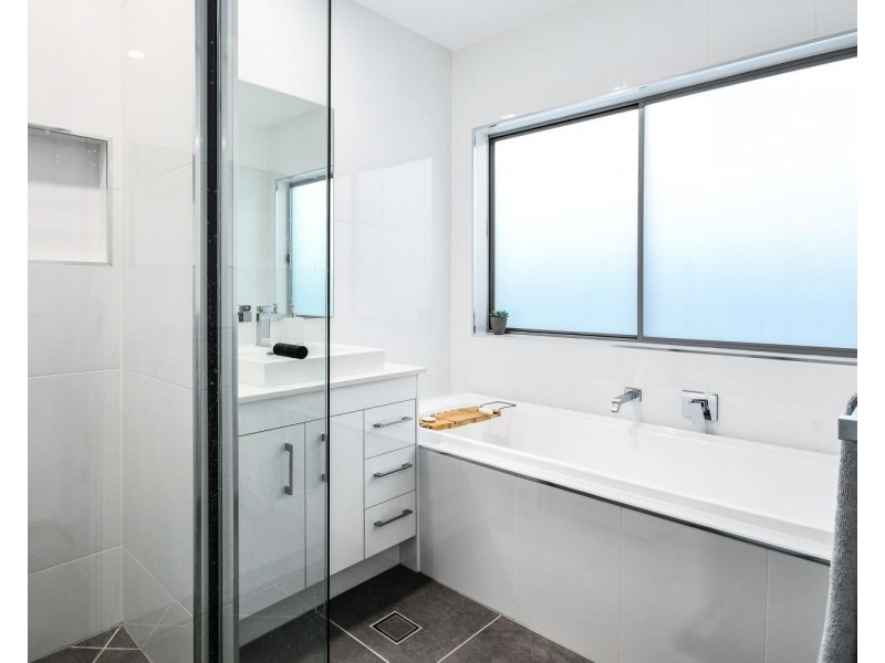 9 Dunlop Crescent, Caloundra West QLD 4551