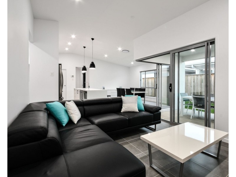 9 Dunlop Crescent, Caloundra West QLD 4551