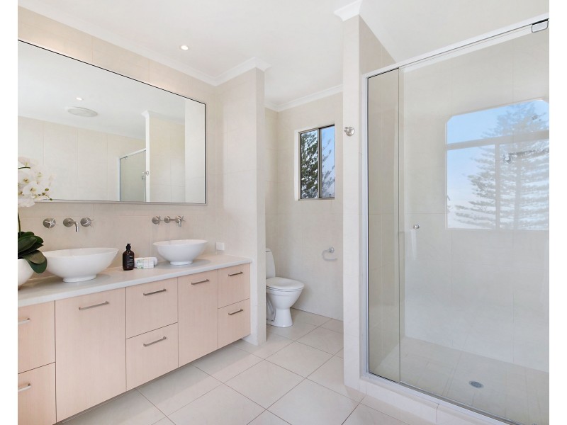 4 McIlwraith Street, Moffat Beach QLD 4551
