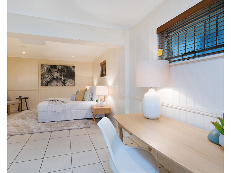 4 McIlwraith Street, Moffat Beach QLD 4551