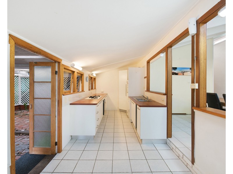 8 Sutherland Street, Dicky Beach QLD 4551