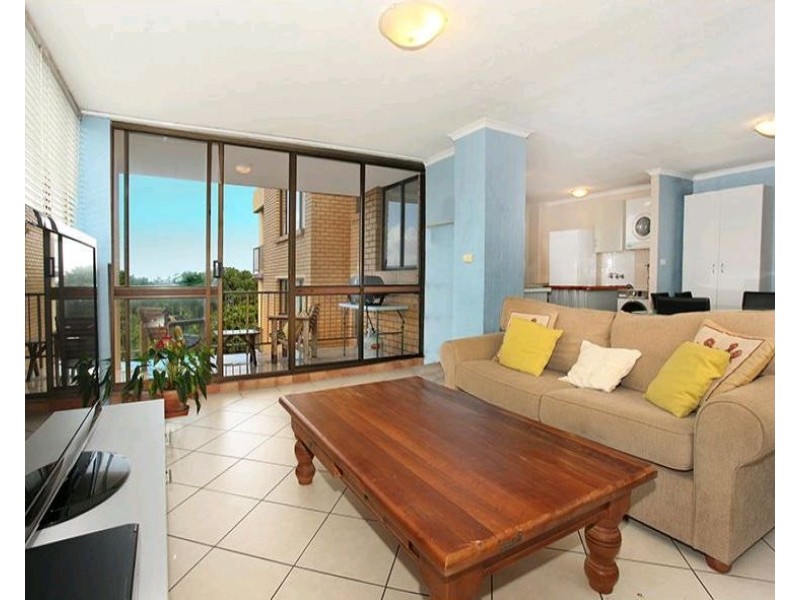 Unit 4, 19 Esplanade Bulcock Beach, Caloundra QLD 4551