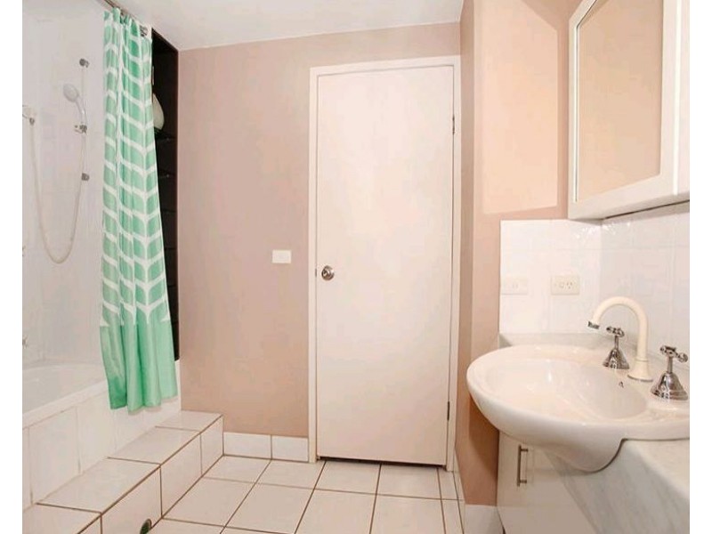 Unit 4, 19 Esplanade Bulcock Beach, Caloundra QLD 4551