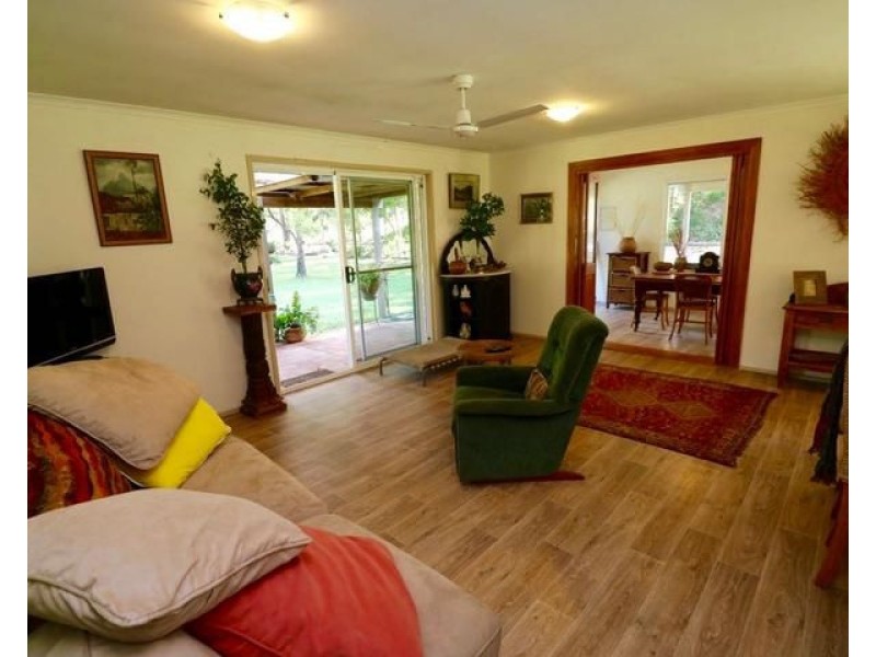 32 Whites Road, Landsborough QLD 4550