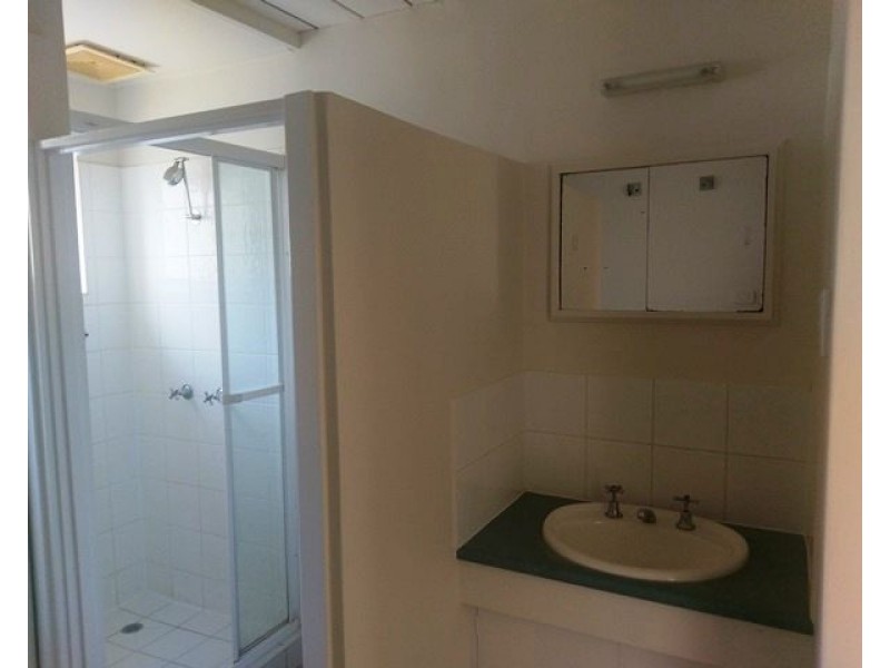 1/1 Warne Terrace, Kings Beach QLD 4551