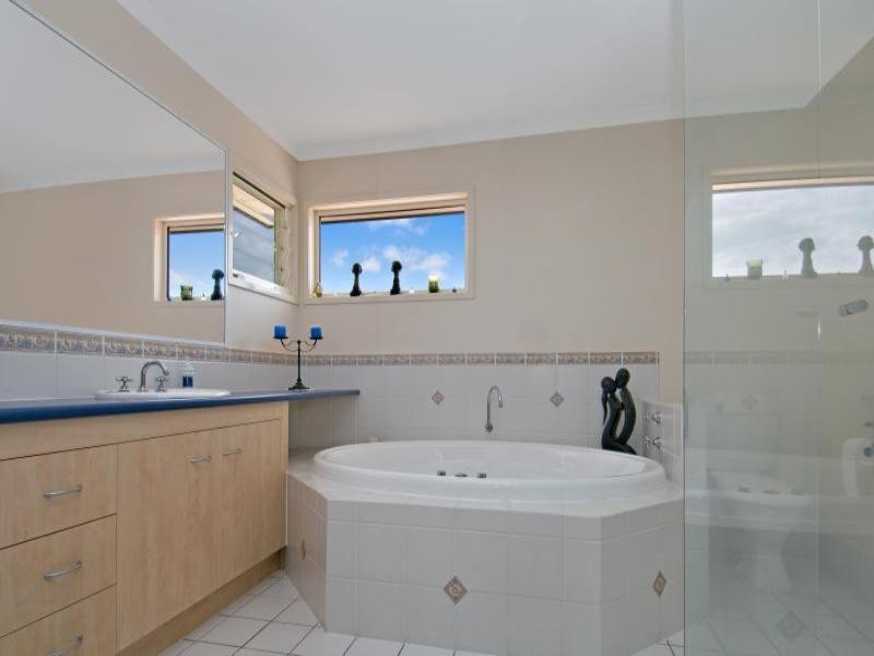 1 Bongaree Drive, Pelican Waters QLD 4551