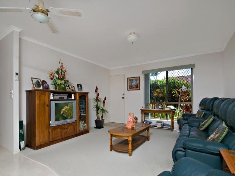 2/16 Slim Crescent, Golden Beach QLD 4551