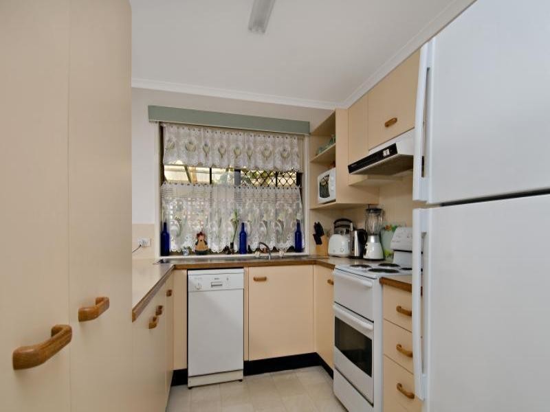 2/16 Slim Crescent, Golden Beach QLD 4551