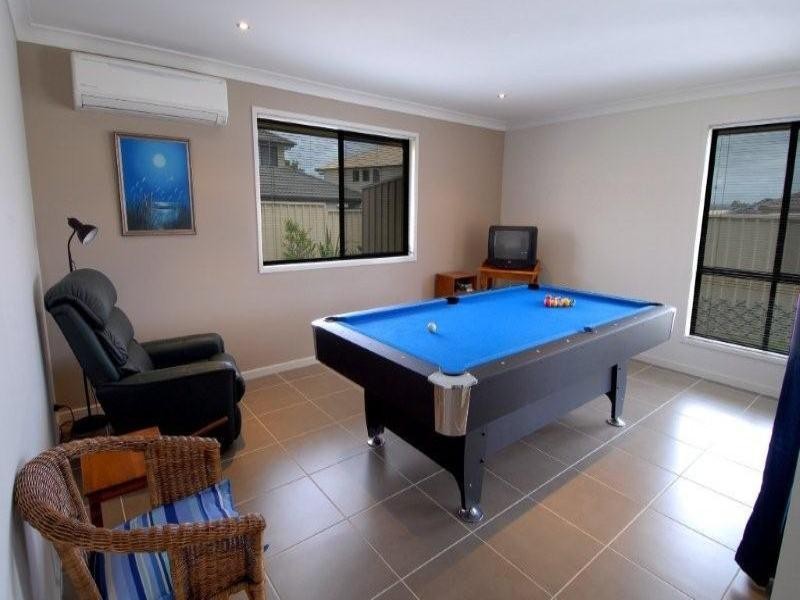 8 Hillview Crescent, Little Mountain QLD 4551