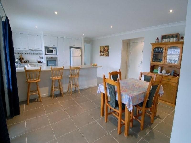 8 Hillview Crescent, Little Mountain QLD 4551