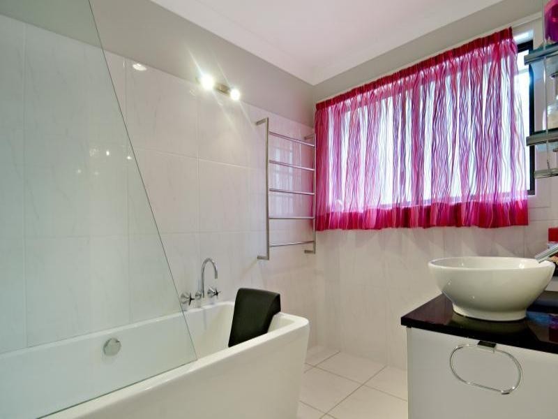 2 Lexington Drive, Little Mountain QLD 4551