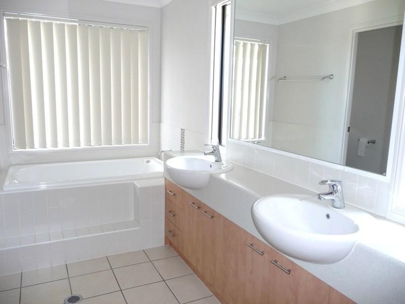 13 Birrobeen Street, Little Mountain QLD 4551