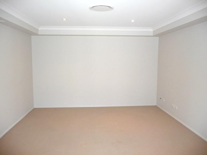 13 Birrobeen Street, Little Mountain QLD 4551