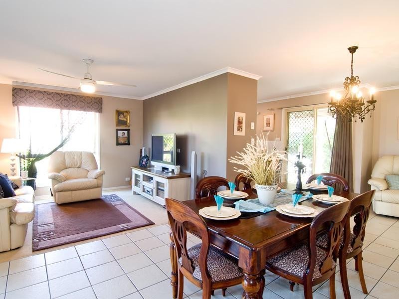 4 Bush Nut Court, Little Mountain QLD 4551