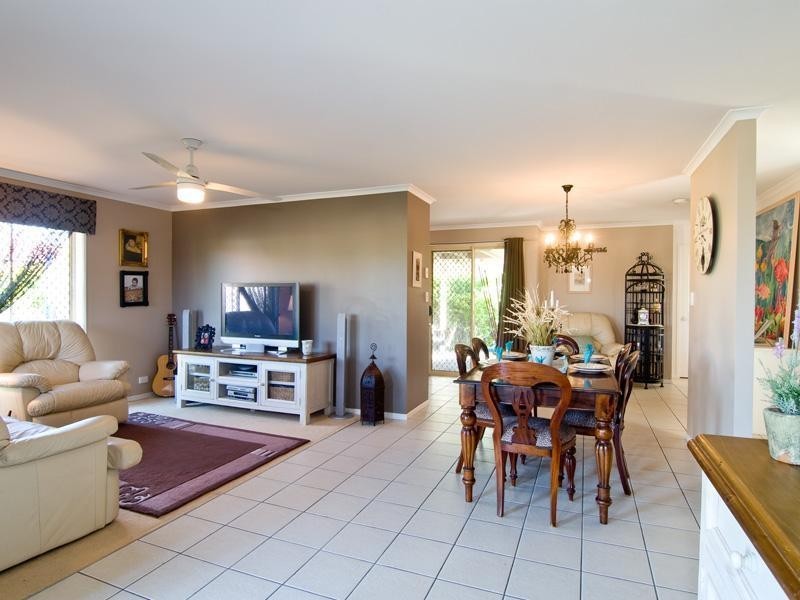 4 Bush Nut Court, Little Mountain QLD 4551