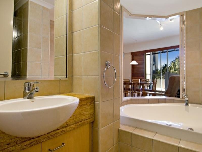 40/8 Rolling Surf Resort, Levuka Avenue, Kings Beach QLD 4551