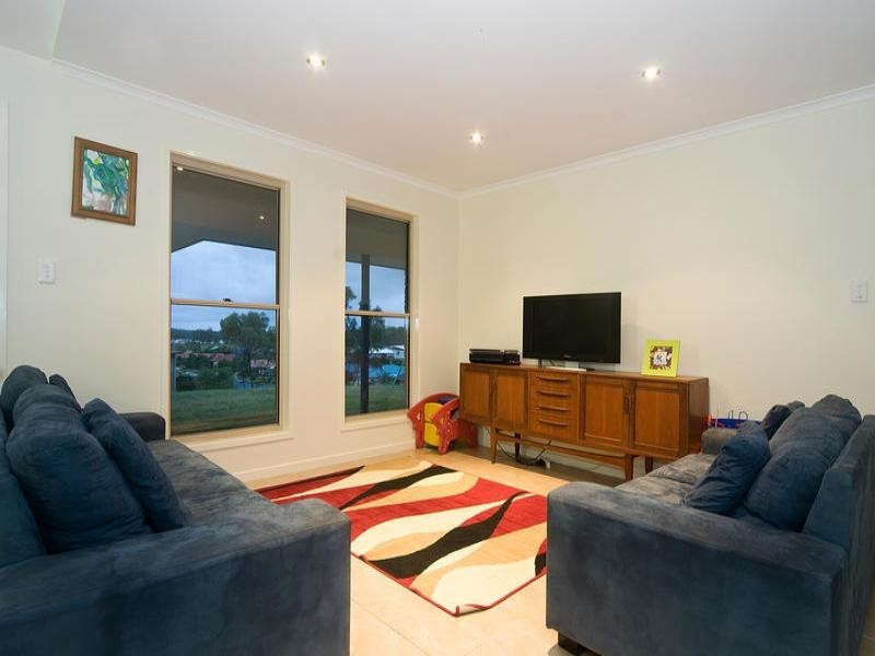 25 Highclare Court, Little Mountain QLD 4551