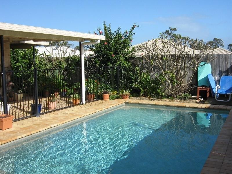 17 Eastern Rise, Little Mountain QLD 4551