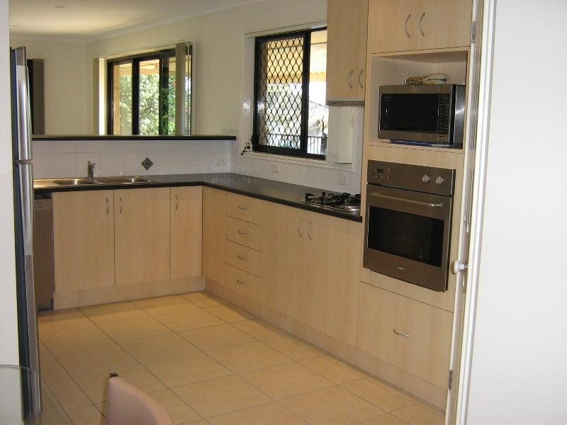 17 Eastern Rise, Little Mountain QLD 4551