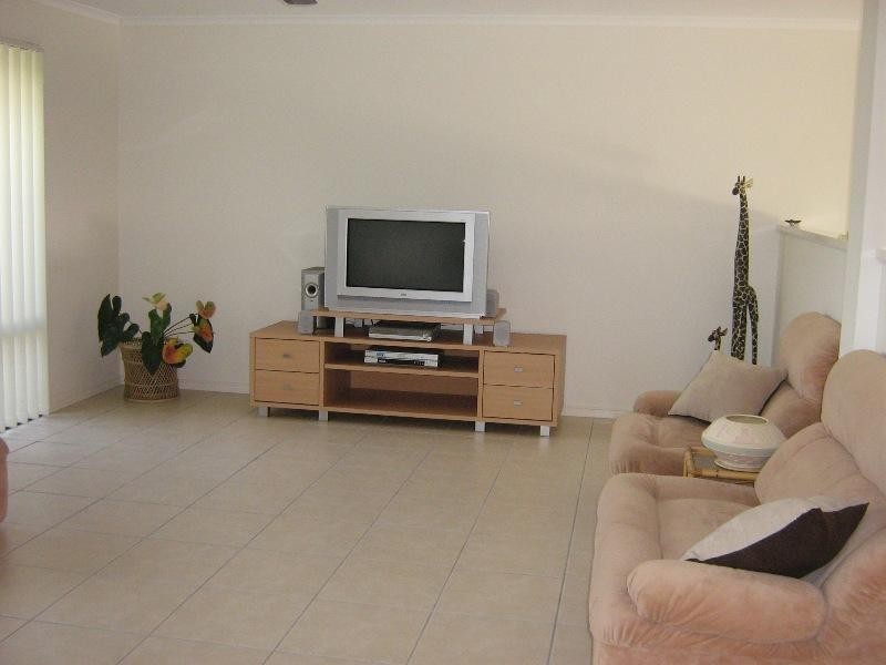 17 Eastern Rise, Little Mountain QLD 4551