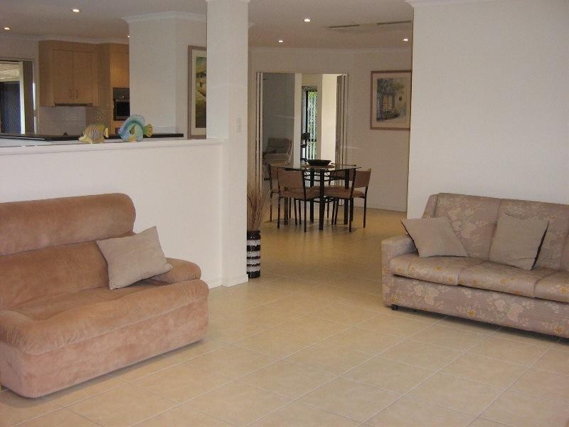 17 Eastern Rise, Little Mountain QLD 4551