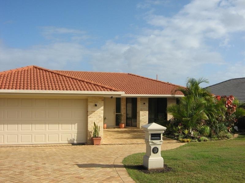 17 Eastern Rise, Little Mountain QLD 4551