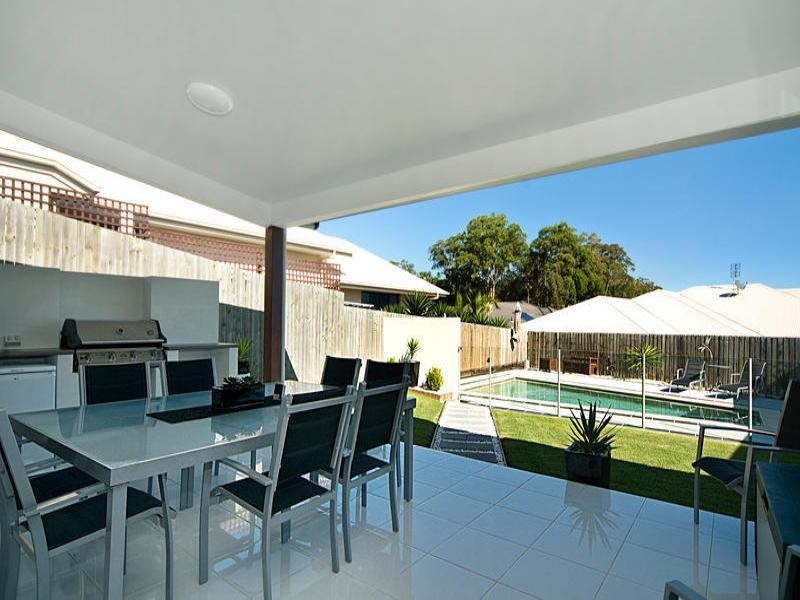 6 Pine Ridge Place, Little Mountain QLD 4551