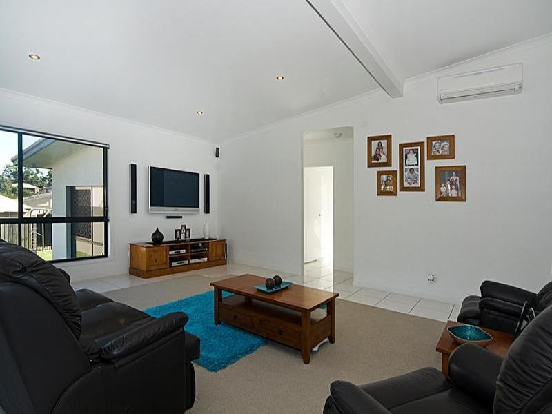 6 Pine Ridge Place, Little Mountain QLD 4551