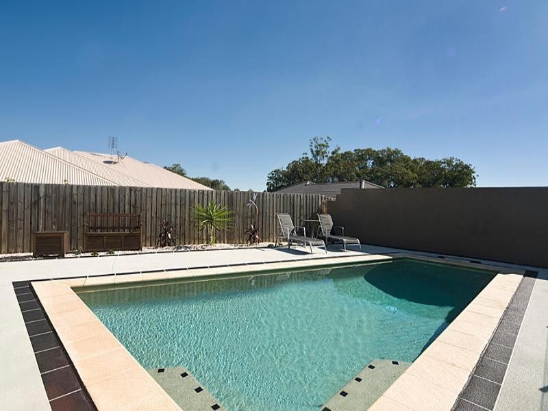 6 Pine Ridge Place, Little Mountain QLD 4551