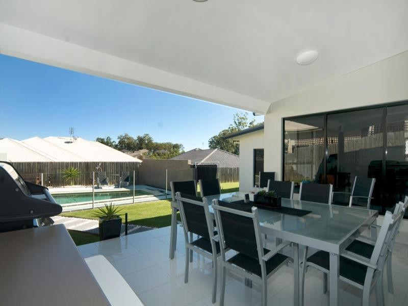 6 Pine Ridge Place, Little Mountain QLD 4551