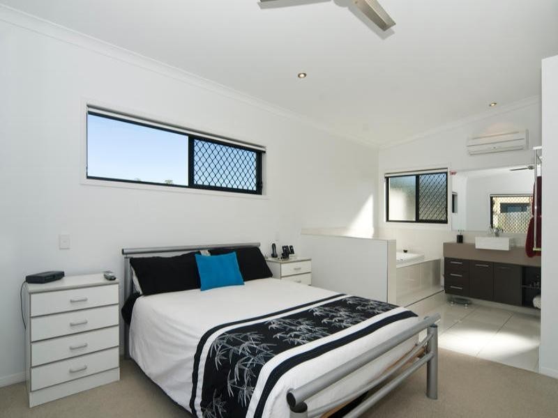 6 Pine Ridge Place, Little Mountain QLD 4551