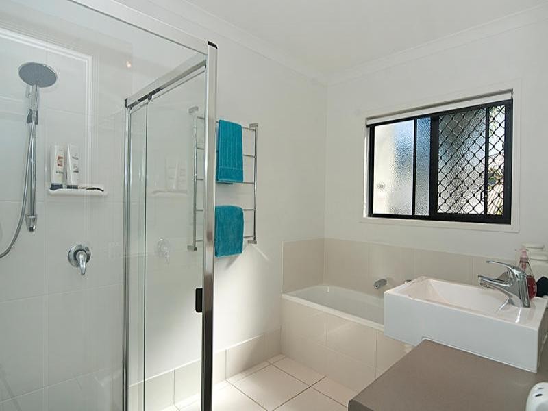 6 Pine Ridge Place, Little Mountain QLD 4551