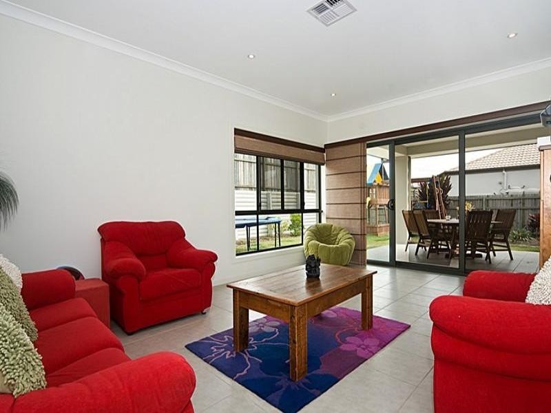 16 Hillview Crescent, Little Mountain QLD 4551