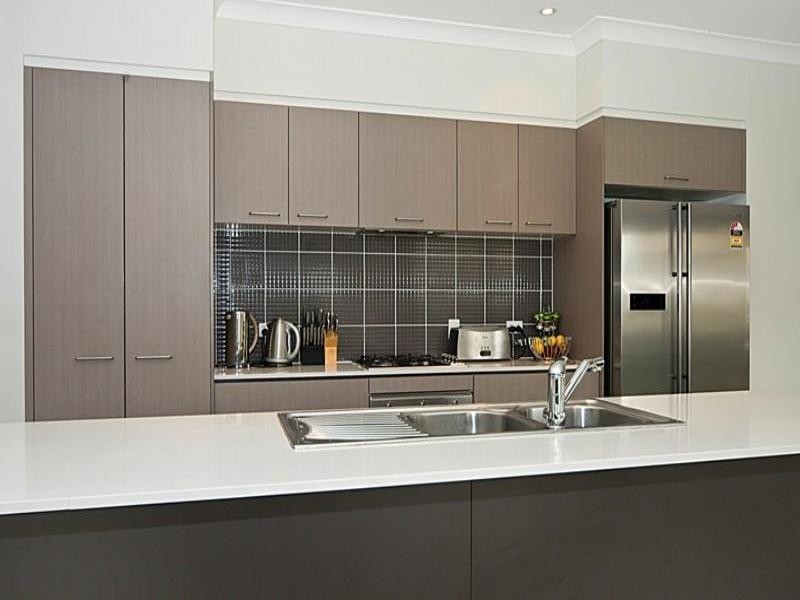 16 Hillview Crescent, Little Mountain QLD 4551