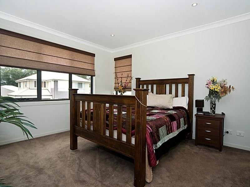 16 Hillview Crescent, Little Mountain QLD 4551