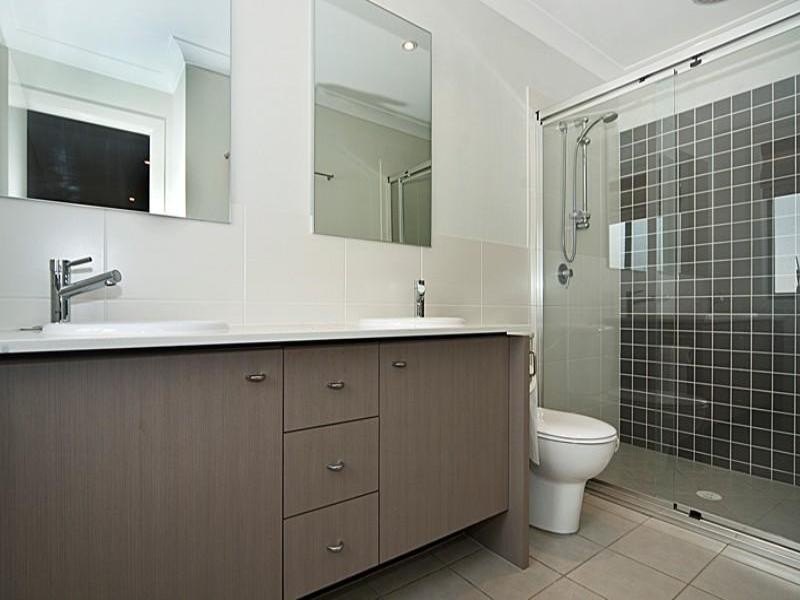 16 Hillview Crescent, Little Mountain QLD 4551