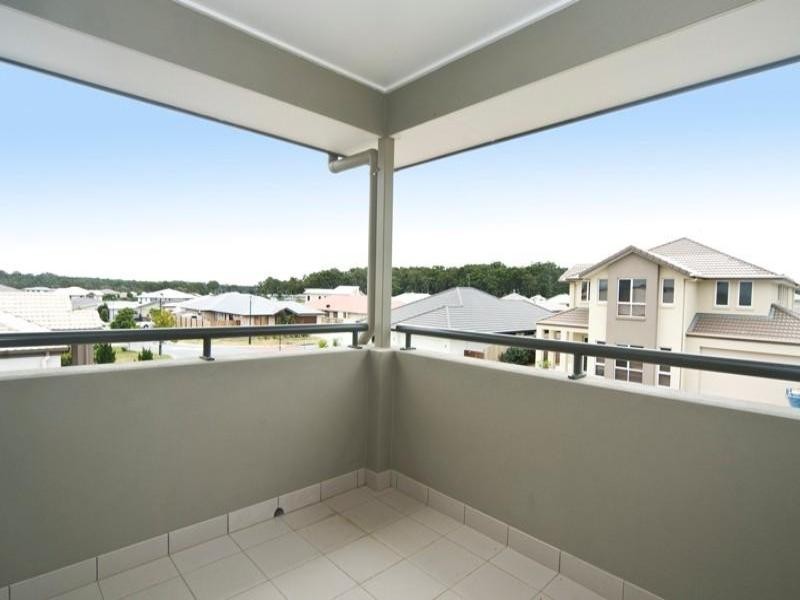 16 Hillview Crescent, Little Mountain QLD 4551