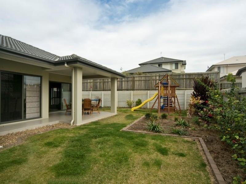 16 Hillview Crescent, Little Mountain QLD 4551