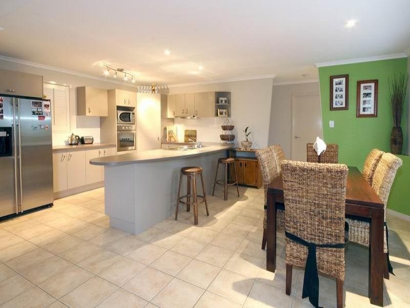 4 Widgee Place, Caloundra West QLD 4551