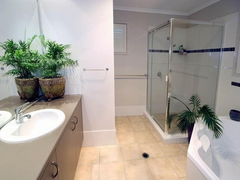 4 Widgee Place, Caloundra West QLD 4551