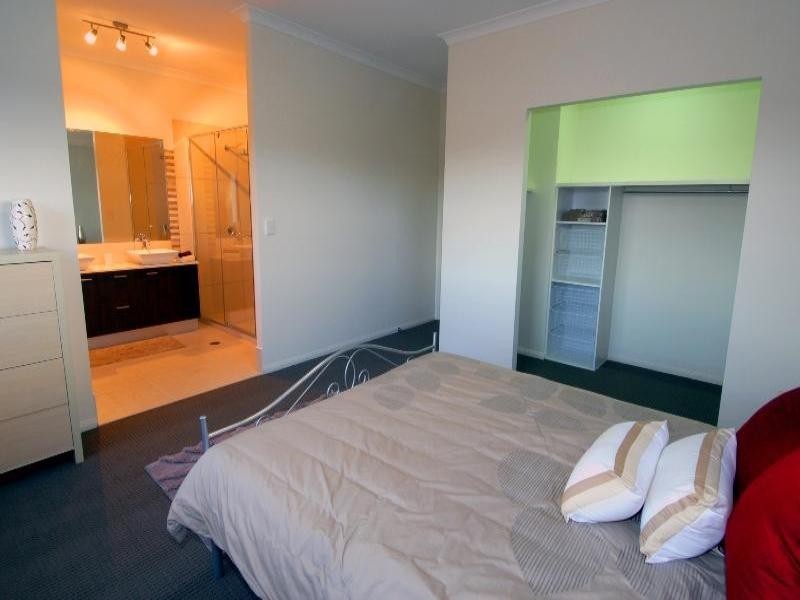 1/4 Andrew Avenue, Little Mountain QLD 4551